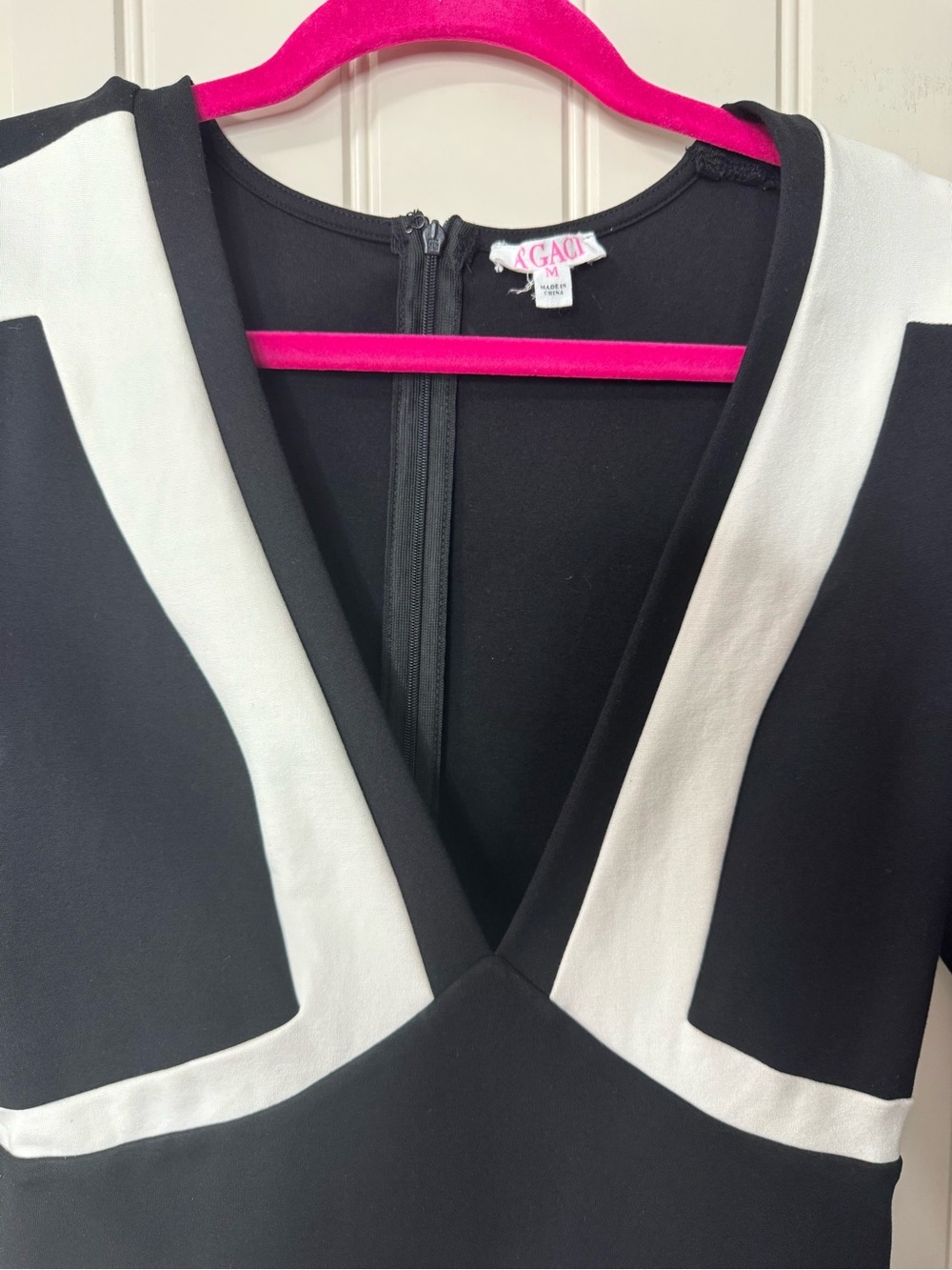 2/for $20 🪩 A’GACI Deep V-Neck Bodycon Mini, Geometric Pattern (Women’s Medium) - Picture 6 of 11